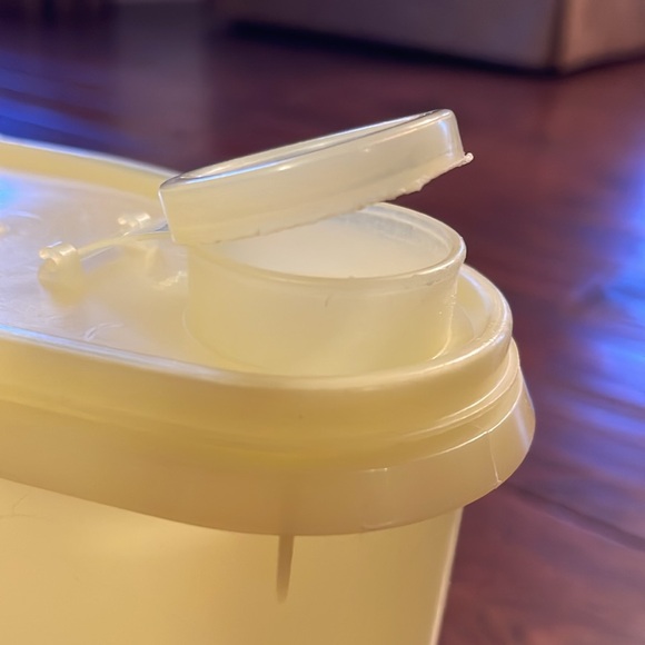 Vintage Yellow Tupperware 2-Quart Pitcher - Picture 7 of 7